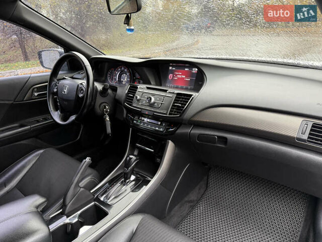 Белый Хонда Аккорд, объемом двигателя 2.36 л и пробегом 160 тыс. км за 13600 $, фото 24 на Automoto.ua