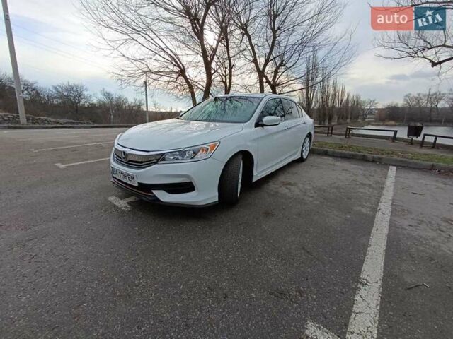 Белый Хонда Аккорд, объемом двигателя 2.4 л и пробегом 90 тыс. км за 16500 $, фото 5 на Automoto.ua