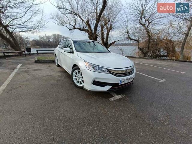 Белый Хонда Аккорд, объемом двигателя 2.4 л и пробегом 90 тыс. км за 16500 $, фото 8 на Automoto.ua