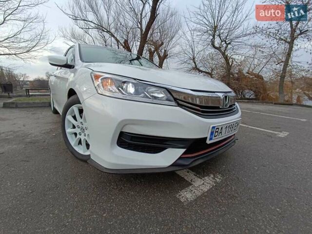Белый Хонда Аккорд, объемом двигателя 2.4 л и пробегом 90 тыс. км за 16500 $, фото 3 на Automoto.ua