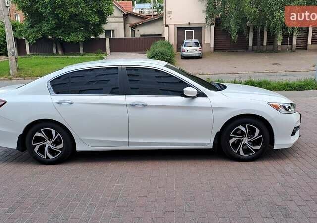 Белый Хонда Аккорд, объемом двигателя 2.4 л и пробегом 80 тыс. км за 16900 $, фото 7 на Automoto.ua