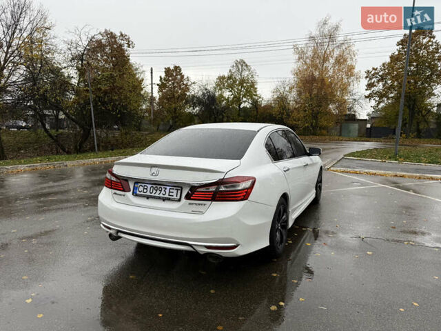 Белый Хонда Аккорд, объемом двигателя 2.36 л и пробегом 160 тыс. км за 13500 $, фото 7 на Automoto.ua