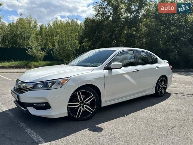 Белый Хонда Аккорд, объемом двигателя 2.4 л и пробегом 96 тыс. км за 15600 $, фото 5 на Automoto.ua