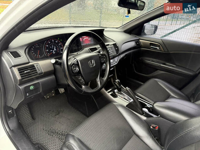Белый Хонда Аккорд, объемом двигателя 2.36 л и пробегом 160 тыс. км за 13600 $, фото 21 на Automoto.ua