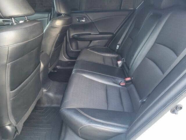 Белый Хонда Аккорд, объемом двигателя 2.4 л и пробегом 51 тыс. км за 11000 $, фото 9 на Automoto.ua