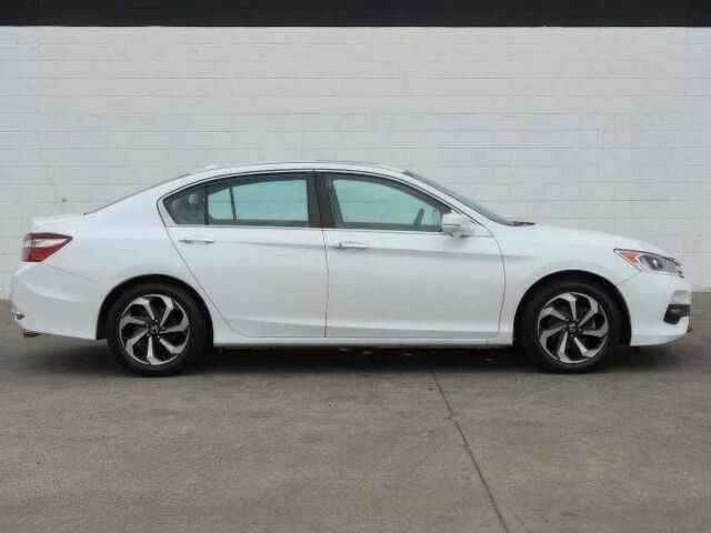 Белый Хонда Аккорд, объемом двигателя 2.4 л и пробегом 78 тыс. км за 5500 $, фото 3 на Automoto.ua