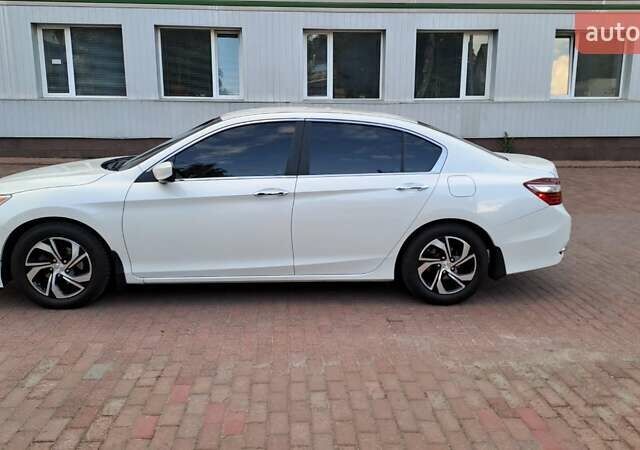 Белый Хонда Аккорд, объемом двигателя 2.4 л и пробегом 80 тыс. км за 16900 $, фото 2 на Automoto.ua