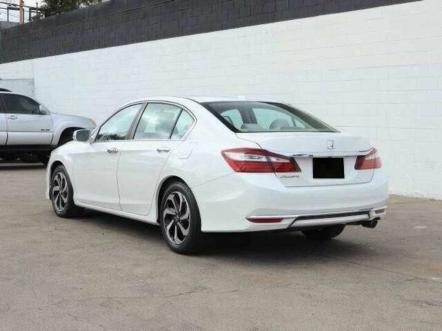 Белый Хонда Аккорд, объемом двигателя 2.4 л и пробегом 78 тыс. км за 5500 $, фото 6 на Automoto.ua