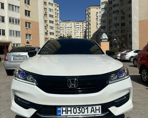 Белый Хонда Аккорд, объемом двигателя 1.99 л и пробегом 270 тыс. км за 17500 $, фото 1 на Automoto.ua