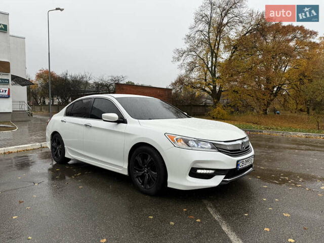 Белый Хонда Аккорд, объемом двигателя 2.36 л и пробегом 160 тыс. км за 13500 $, фото 11 на Automoto.ua