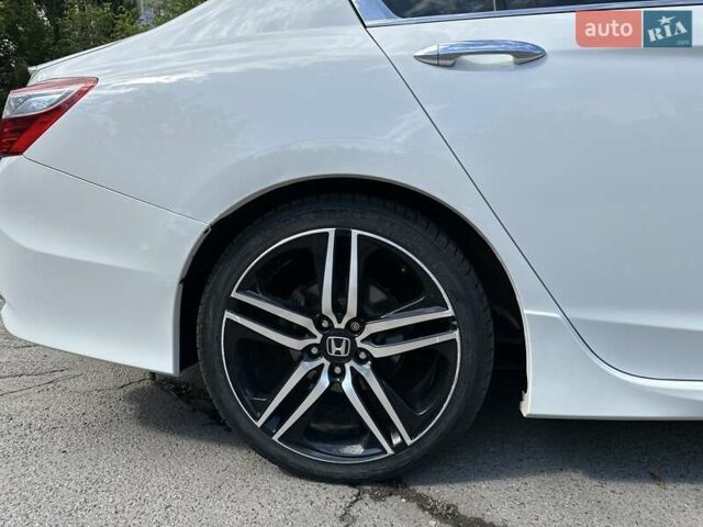 Белый Хонда Аккорд, объемом двигателя 2.4 л и пробегом 96 тыс. км за 15600 $, фото 3 на Automoto.ua