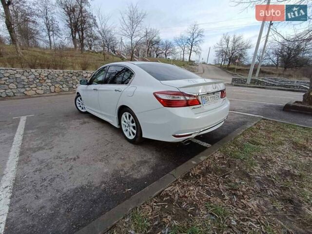 Белый Хонда Аккорд, объемом двигателя 2.4 л и пробегом 90 тыс. км за 16500 $, фото 6 на Automoto.ua