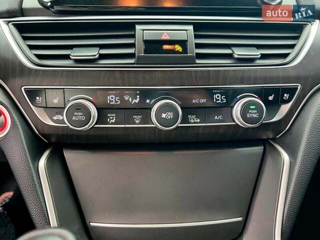 Белый Хонда Аккорд, объемом двигателя 1.5 л и пробегом 129 тыс. км за 18940 $, фото 30 на Automoto.ua