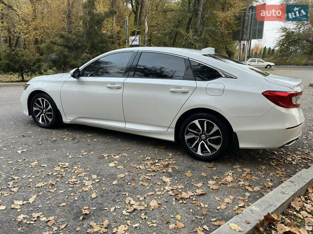 Белый Хонда Аккорд, объемом двигателя 1.5 л и пробегом 73 тыс. км за 16000 $, фото 5 на Automoto.ua