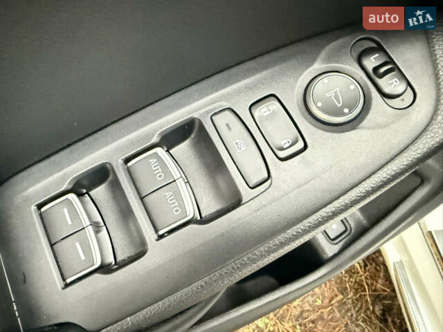 Белый Хонда Аккорд, объемом двигателя 2 л и пробегом 48 тыс. км за 19500 $, фото 33 на Automoto.ua