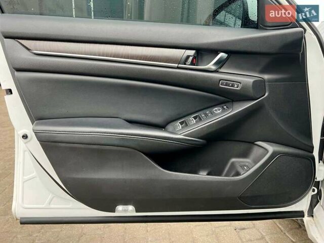 Белый Хонда Аккорд, объемом двигателя 1.5 л и пробегом 129 тыс. км за 18940 $, фото 14 на Automoto.ua