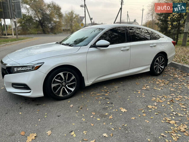 Белый Хонда Аккорд, объемом двигателя 1.5 л и пробегом 73 тыс. км за 16000 $, фото 3 на Automoto.ua