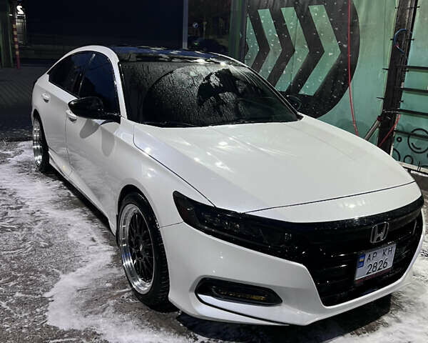 Белый Хонда Аккорд, объемом двигателя 1.5 л и пробегом 190 тыс. км за 19700 $, фото 1 на Automoto.ua