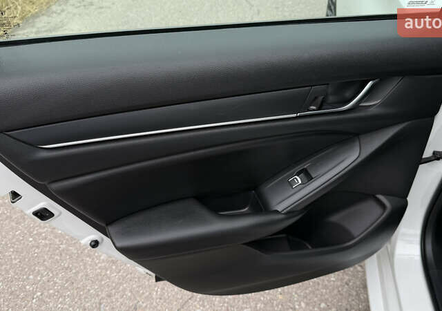 Білий Хонда Аккорд, об'ємом двигуна 1.5 л та пробігом 70 тис. км за 17700 $, фото 24 на Automoto.ua