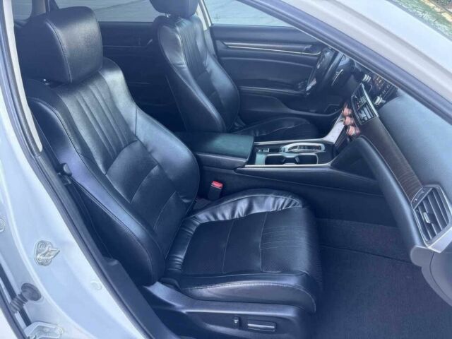 Белый Хонда Аккорд, объемом двигателя 2 л и пробегом 32 тыс. км за 15000 $, фото 8 на Automoto.ua