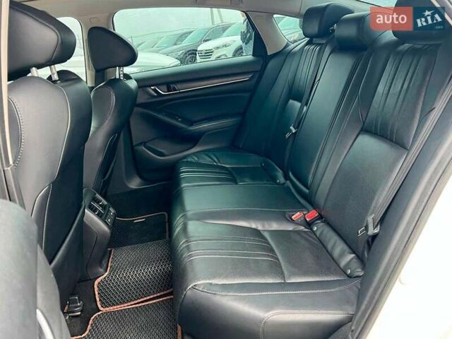 Белый Хонда Аккорд, объемом двигателя 1.5 л и пробегом 129 тыс. км за 20590 $, фото 35 на Automoto.ua