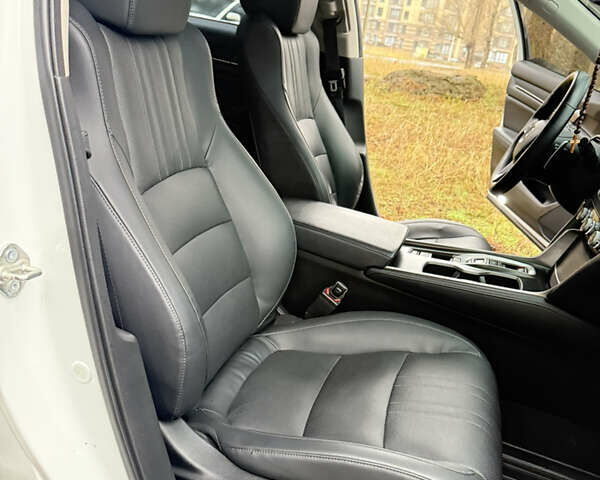 Белый Хонда Аккорд, объемом двигателя 2 л и пробегом 48 тыс. км за 19500 $, фото 5 на Automoto.ua