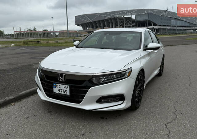 Білий Хонда Аккорд, об'ємом двигуна 1.5 л та пробігом 70 тис. км за 17700 $, фото 1 на Automoto.ua