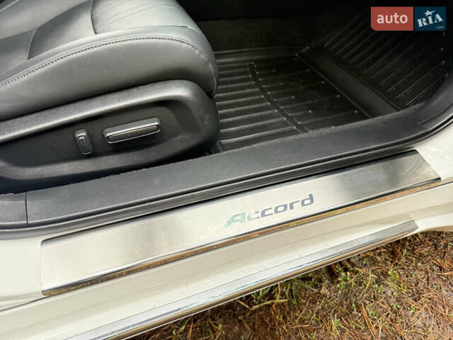 Белый Хонда Аккорд, объемом двигателя 2 л и пробегом 48 тыс. км за 19500 $, фото 46 на Automoto.ua