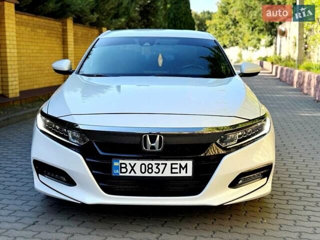 Белый Хонда Аккорд, объемом двигателя 1.5 л и пробегом 90 тыс. км за 16900 $, фото 1 на Automoto.ua
