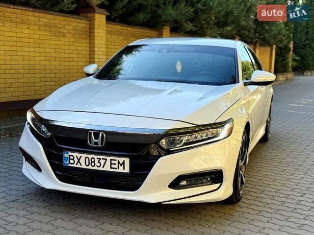 Белый Хонда Аккорд, объемом двигателя 1.5 л и пробегом 90 тыс. км за 16900 $, фото 6 на Automoto.ua