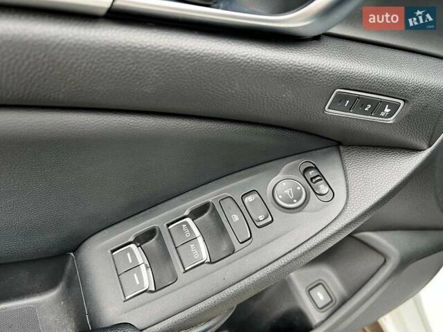 Белый Хонда Аккорд, объемом двигателя 1.5 л и пробегом 129 тыс. км за 18940 $, фото 15 на Automoto.ua