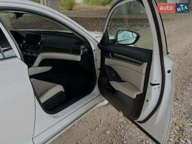 Белый Хонда Аккорд, объемом двигателя 2 л и пробегом 87 тыс. км за 18000 $, фото 21 на Automoto.ua