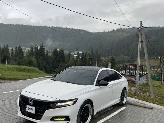 Белый Хонда Аккорд, объемом двигателя 1.5 л и пробегом 190 тыс. км за 19700 $, фото 1 на Automoto.ua