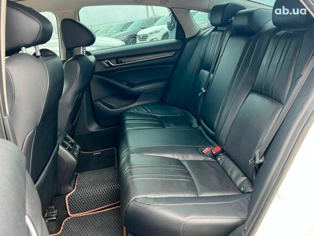Білий Хонда Аккорд, об'ємом двигуна 1.5 л та пробігом 129 тис. км за 20590 $, фото 34 на Automoto.ua