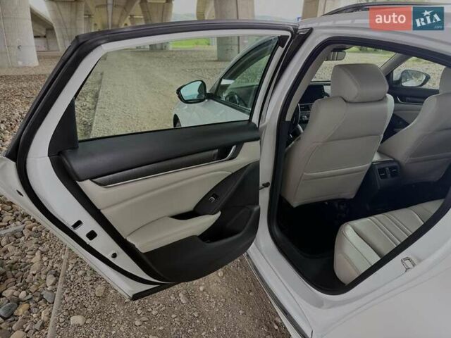 Белый Хонда Аккорд, объемом двигателя 2 л и пробегом 87 тыс. км за 18000 $, фото 23 на Automoto.ua