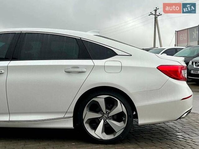 Белый Хонда Аккорд, объемом двигателя 1.5 л и пробегом 129 тыс. км за 18940 $, фото 3 на Automoto.ua