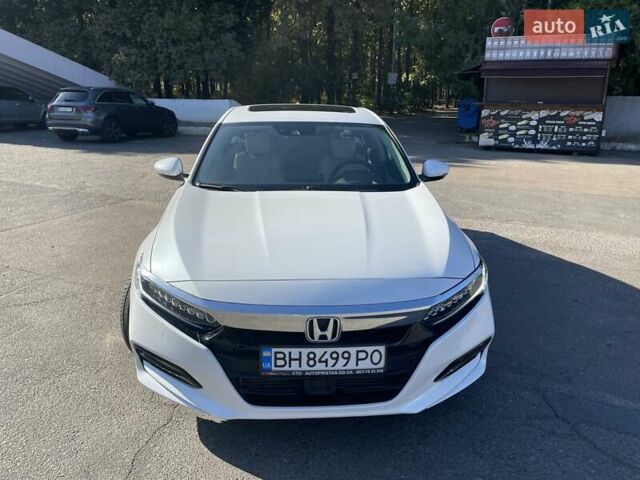 Белый Хонда Аккорд, объемом двигателя 1.5 л и пробегом 75 тыс. км за 22500 $, фото 1 на Automoto.ua