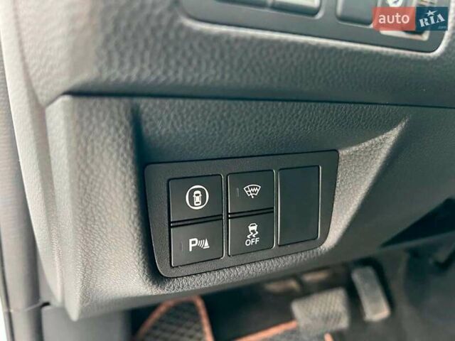 Белый Хонда Аккорд, объемом двигателя 1.5 л и пробегом 129 тыс. км за 18940 $, фото 20 на Automoto.ua