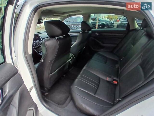 Белый Хонда Аккорд, объемом двигателя 2 л и пробегом 96 тыс. км за 21900 $, фото 2 на Automoto.ua