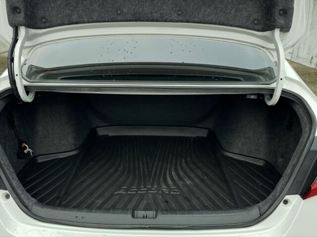 Белый Хонда Аккорд, объемом двигателя 1.5 л и пробегом 87 тыс. км за 17399 $, фото 7 на Automoto.ua