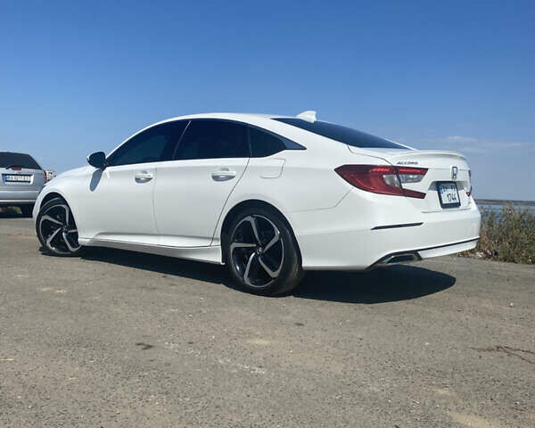 Белый Хонда Аккорд, объемом двигателя 1.5 л и пробегом 72 тыс. км за 20999 $, фото 2 на Automoto.ua