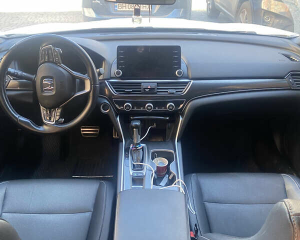 Белый Хонда Аккорд, объемом двигателя 1.5 л и пробегом 72 тыс. км за 20999 $, фото 6 на Automoto.ua