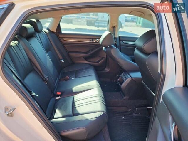 Белый Хонда Аккорд, объемом двигателя 1.5 л и пробегом 100 тыс. км за 6400 $, фото 9 на Automoto.ua