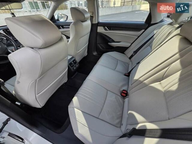 Белый Хонда Аккорд, объемом двигателя 2 л и пробегом 48 тыс. км за 26600 $, фото 23 на Automoto.ua