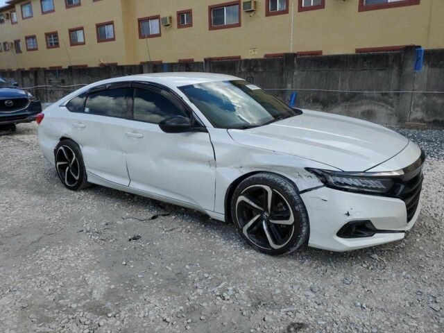 Белый Хонда Аккорд, объемом двигателя 1.5 л и пробегом 90 тыс. км за 9000 $, фото 3 на Automoto.ua