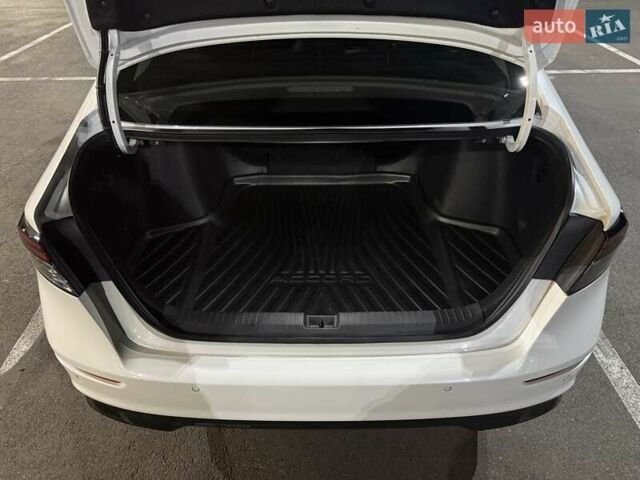 Белый Хонда Аккорд, объемом двигателя 1.99 л и пробегом 12 тыс. км за 36999 $, фото 11 на Automoto.ua