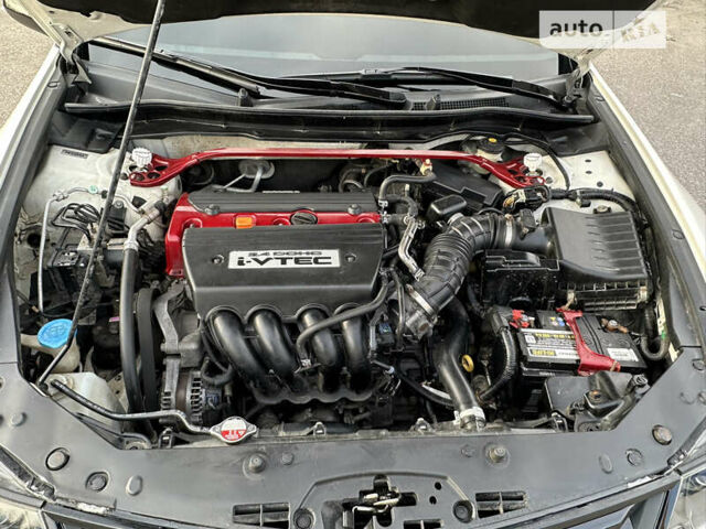 Белый Хонда Аккорд, объемом двигателя 2.4 л и пробегом 204 тыс. км за 12000 $, фото 29 на Automoto.ua