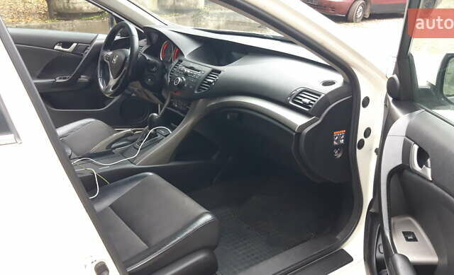 Белый Хонда Аккорд, объемом двигателя 2.4 л и пробегом 287 тыс. км за 8600 $, фото 23 на Automoto.ua