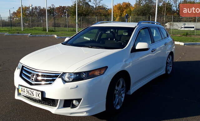 Белый Хонда Аккорд, объемом двигателя 2.4 л и пробегом 287 тыс. км за 8600 $, фото 1 на Automoto.ua