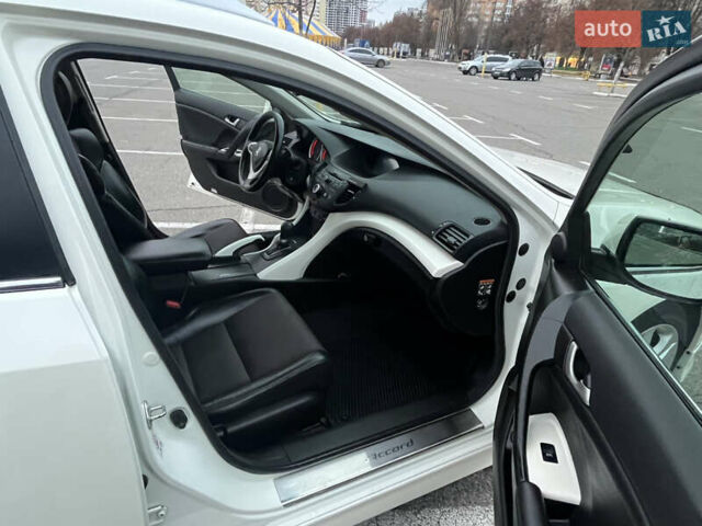 Белый Хонда Аккорд, объемом двигателя 2.35 л и пробегом 260 тыс. км за 12500 $, фото 15 на Automoto.ua